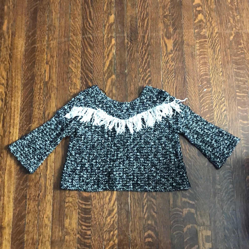 Half sleeve sweater